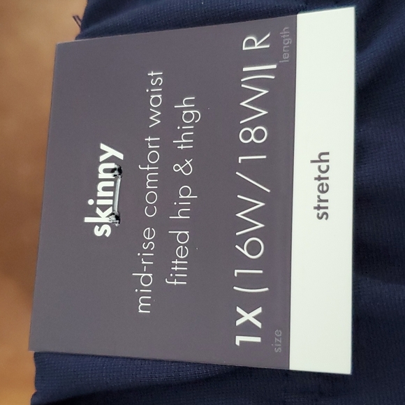 Women's Plus Size Mid-Rise Pull-On Ponte Pants with Comfort Waistband - Ava &ViV - Picture 3 of 4